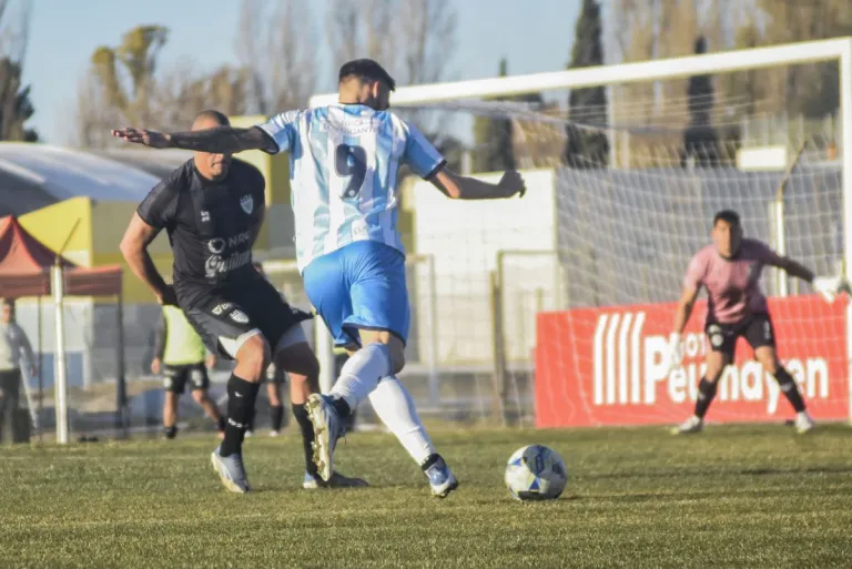 Sol de Mayo y Cipolletti repartieron puntos en un partido chato para cerrar la primera fase