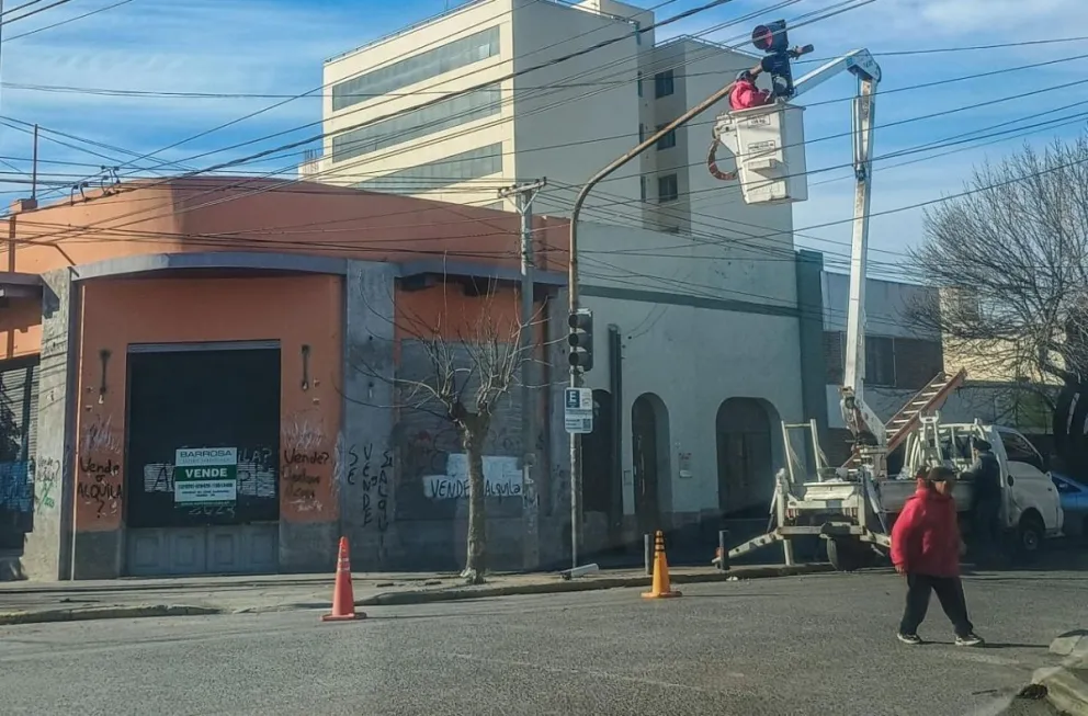 Precaución: hay un semáforo en reparación en Viedma