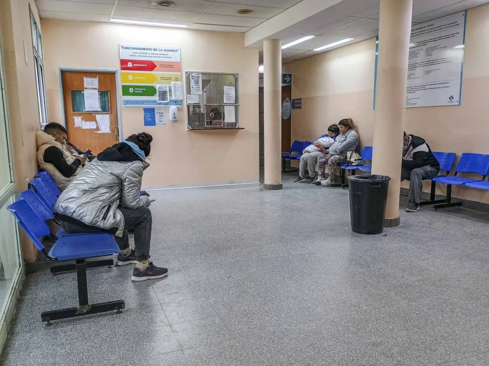 El Hospital Zatti se ve desbordado ante la cantidad de pacientes que llegan a diario (Foto: archivo)