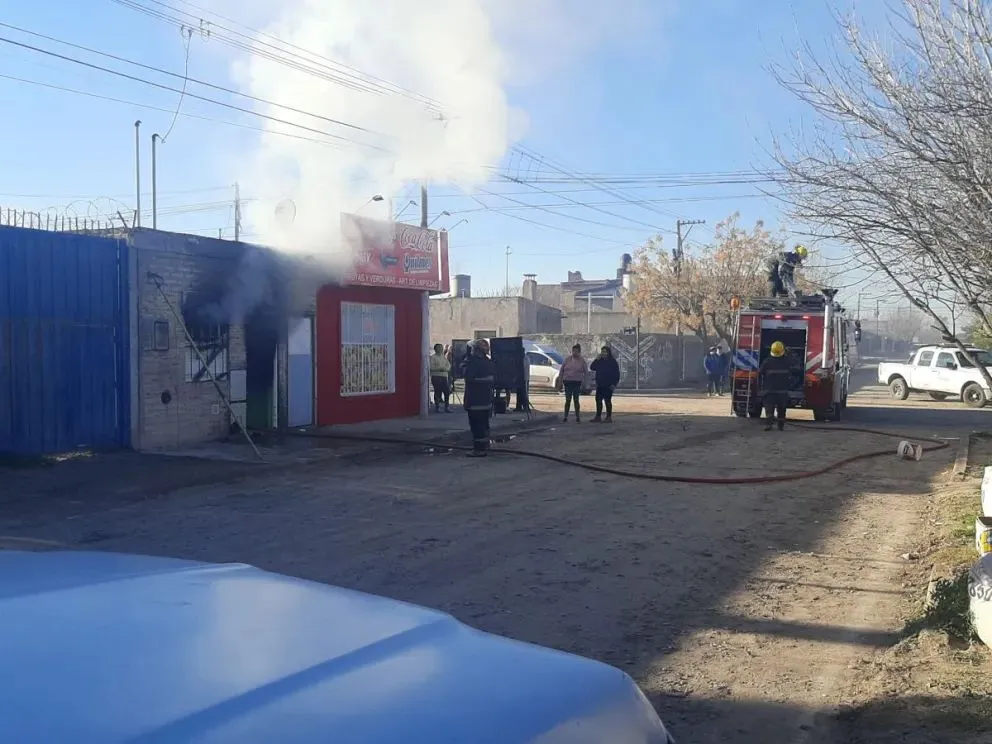 Campaña solidaria: se unen para apoyar a una madre y su hijo tras el devastador incendio de Patagones