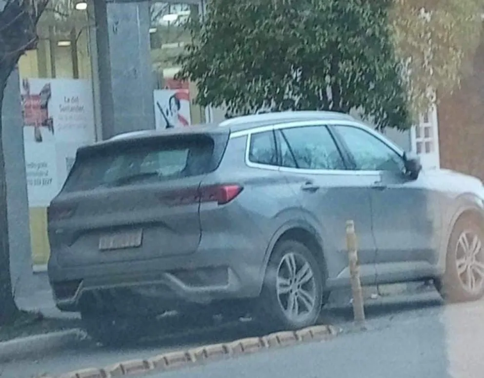 Con su vehículo bloqueó la bicisenda y testigos lo expusieron 