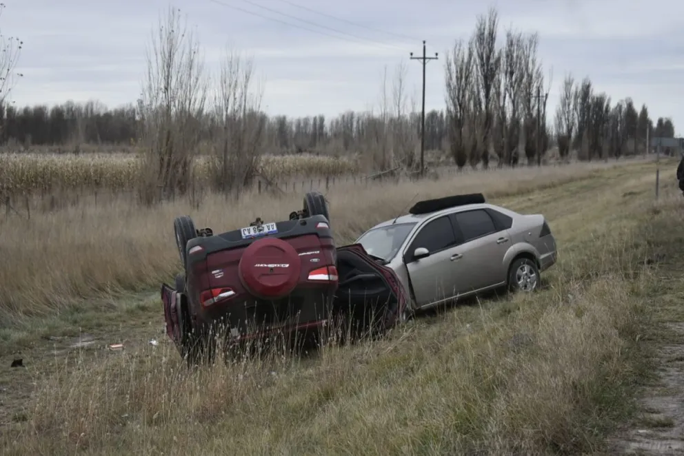 Choque frontal y vuelco a pocos kilómetros de Viedma