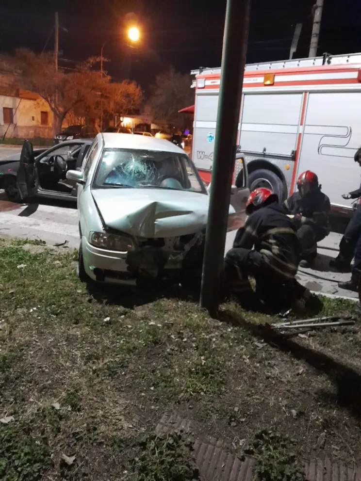 Conductores borrachos involucrados en otro accidente en esquina con semáforos
