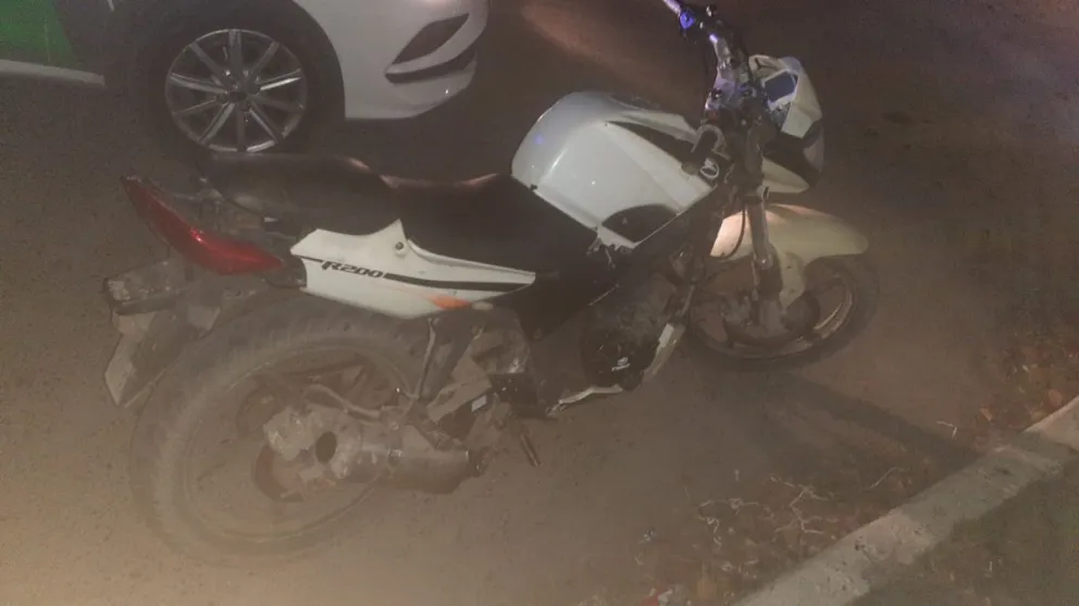 Ni con un linterna: secuestraron una moto por circular sin luces y sin dominio 