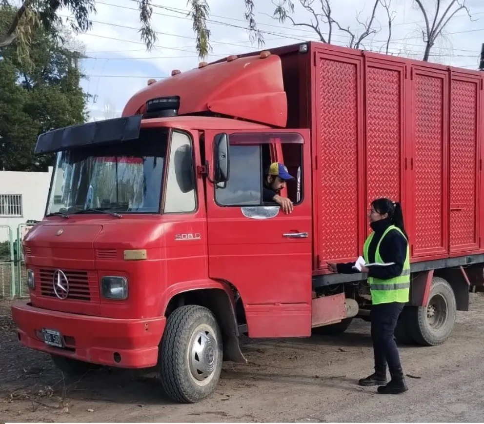 Un camionero transportaba un cargamento y terminó con el vehículo secuestrado