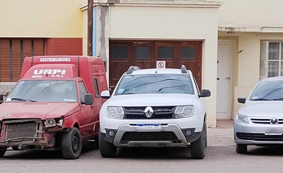 Habló el conductor que tapó el garaje en el centro de Viedma y explicó sus razones