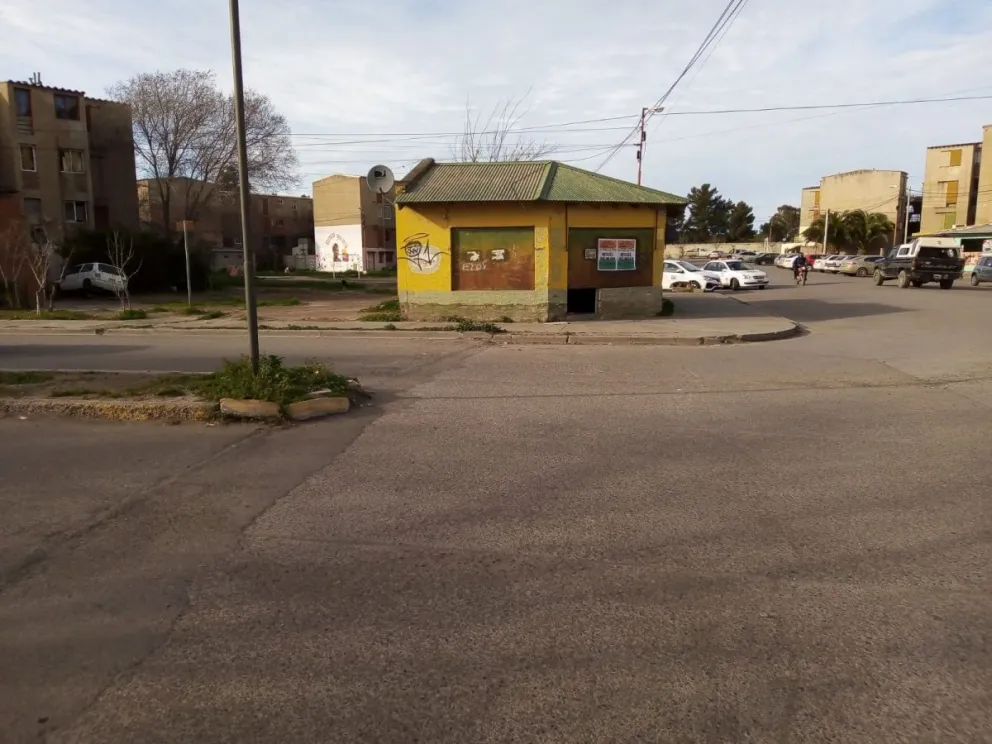 Evalúan demoler un kiosco-“guarida” en los barrios América-20 de Junio