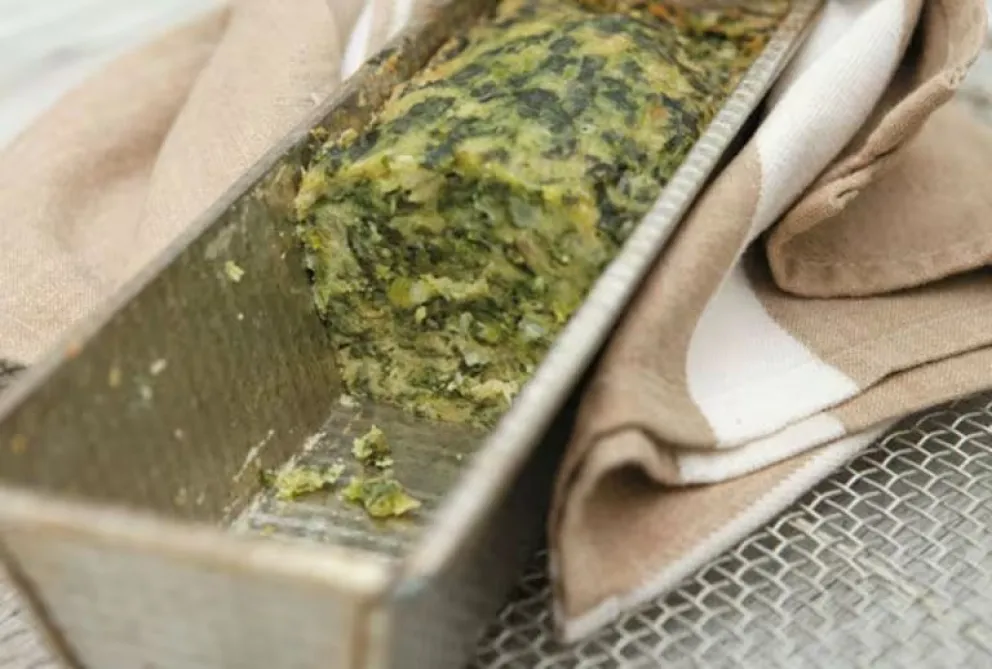 Para un almuerzo rico y fácil: budín salado de espinaca