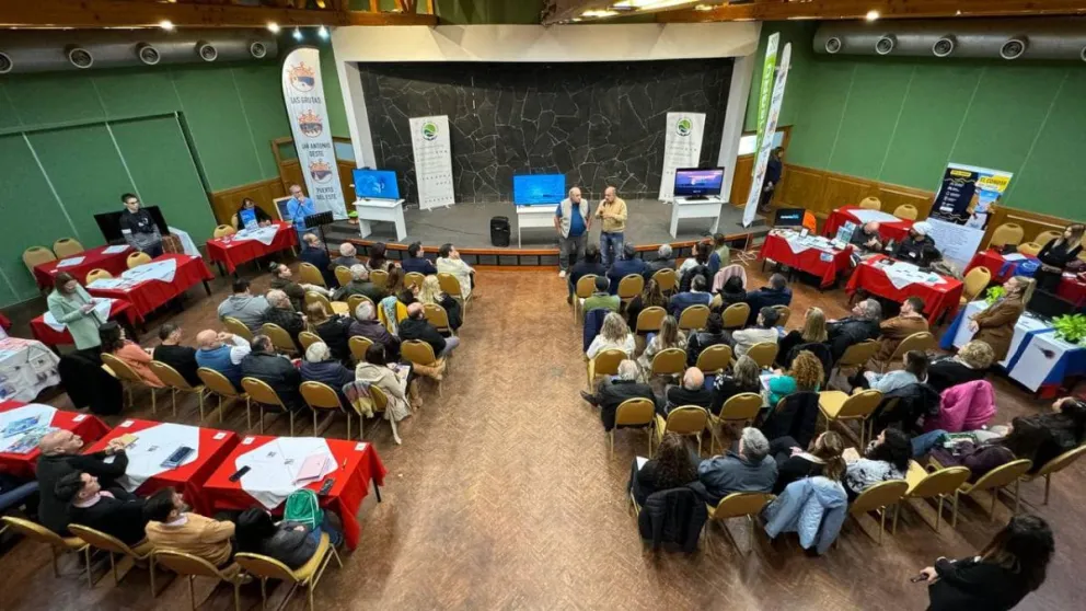 Castro participó del cuarto encuentro del Corredor de la Costa Atlántica en Las Grutas 