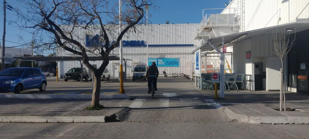 Intento de hurto en el supermercado La Anónima de Viedma. 