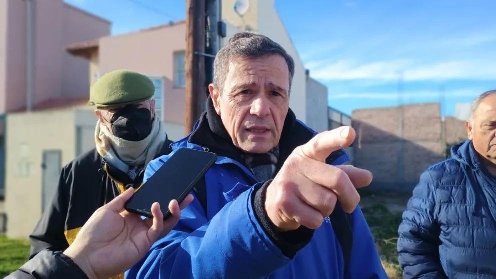 Vecinos del Don Bosco pusieron el grito en el cielo por los desbordes cloacales: "Nos están tomando el pelo"