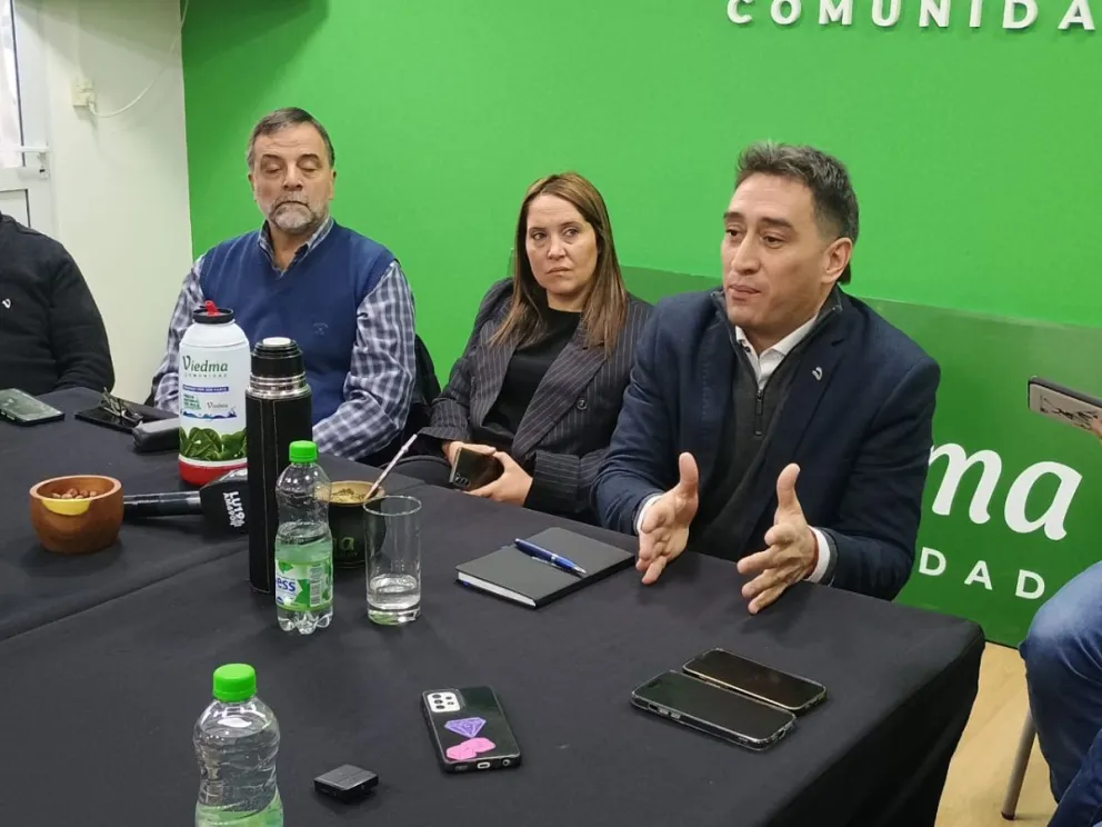 Castro habló con periodistas este tema.