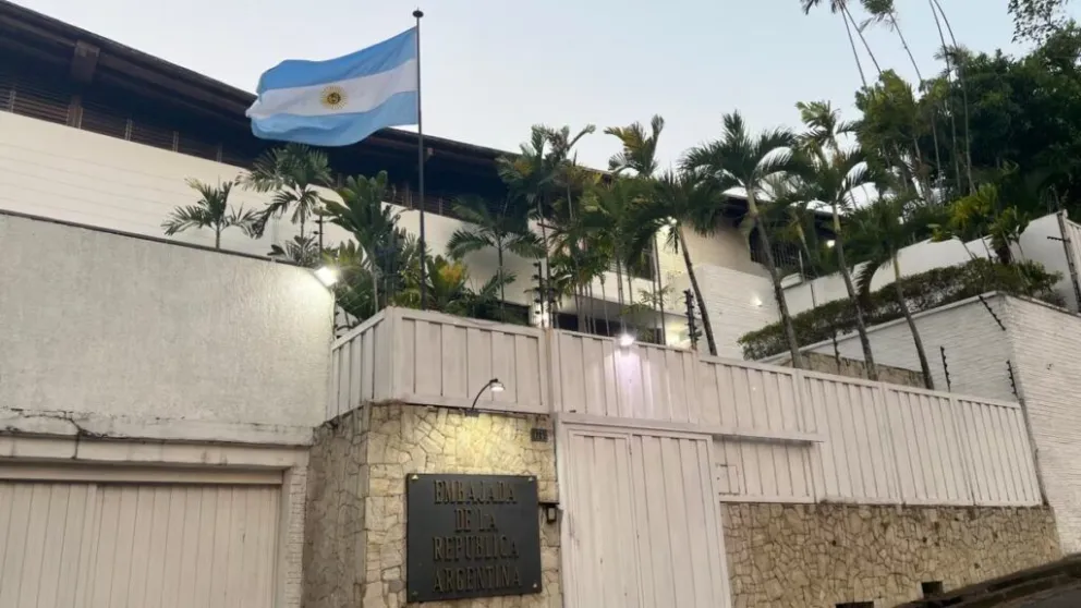 El Gobierno pidió ayuda a dos países para el traslado de los seis asilados en la Embajada en Caracas