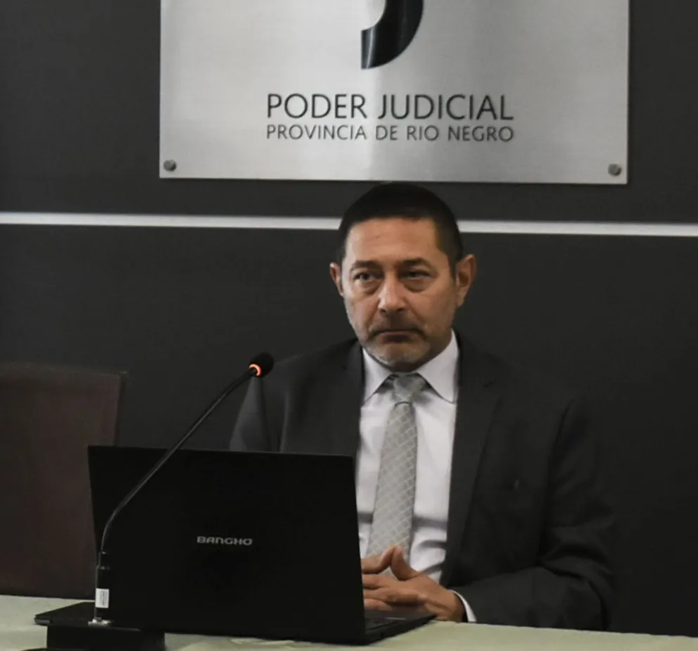 El juez Marcelo Chironi, explicando las alternativas. Fotos: NoticiasNet