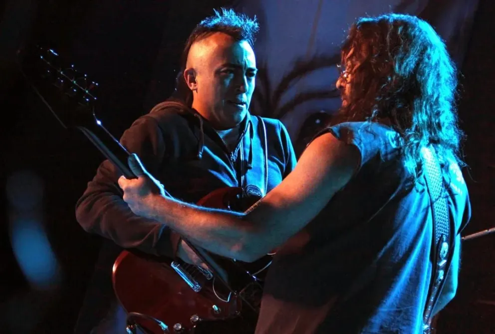Noche de rock a pleno con Perro Indio y La PeterCoper 