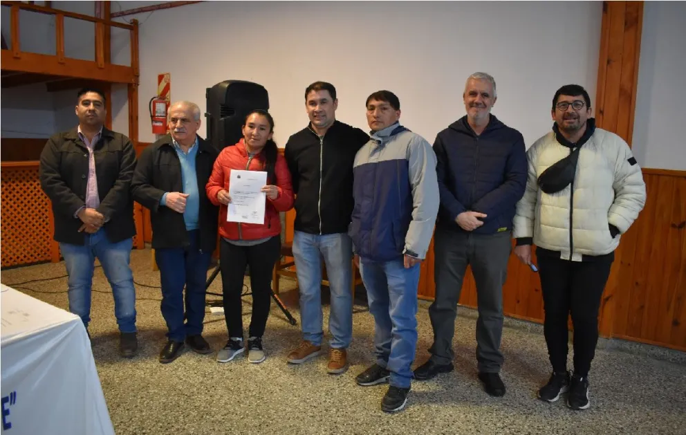 Ricardo Marino encabezó un acto donde se otorgaron aportes económicos a instituciones deportivas