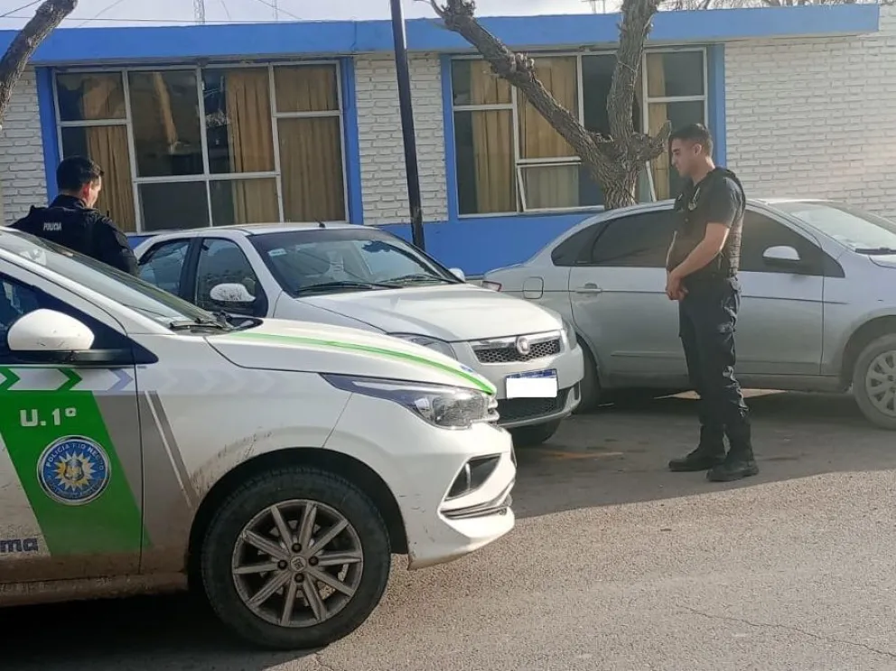 Engancharon justo a un taxi de dudosa propiedad y quedó secuestrado