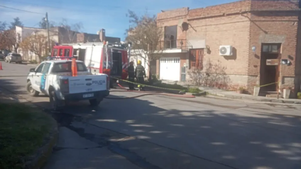 Llegaron a tiempo los bomberos y evitaron que un incendio destruya un galpón