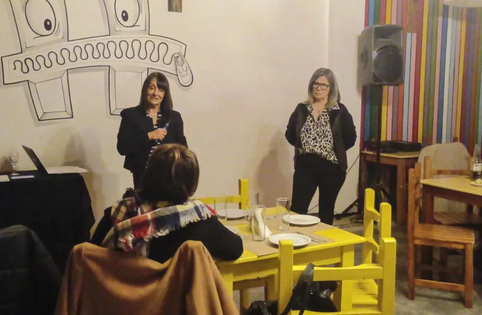 "Las emociones atraviesan absolutamente toda nuestra vida": nutrida charla sobre lo que nos pasa en el interior