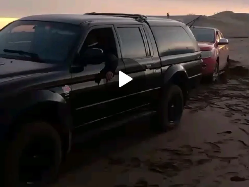 Apareció un video de Teramo, donde rescató a un novato que se quedó encajado con su camioneta