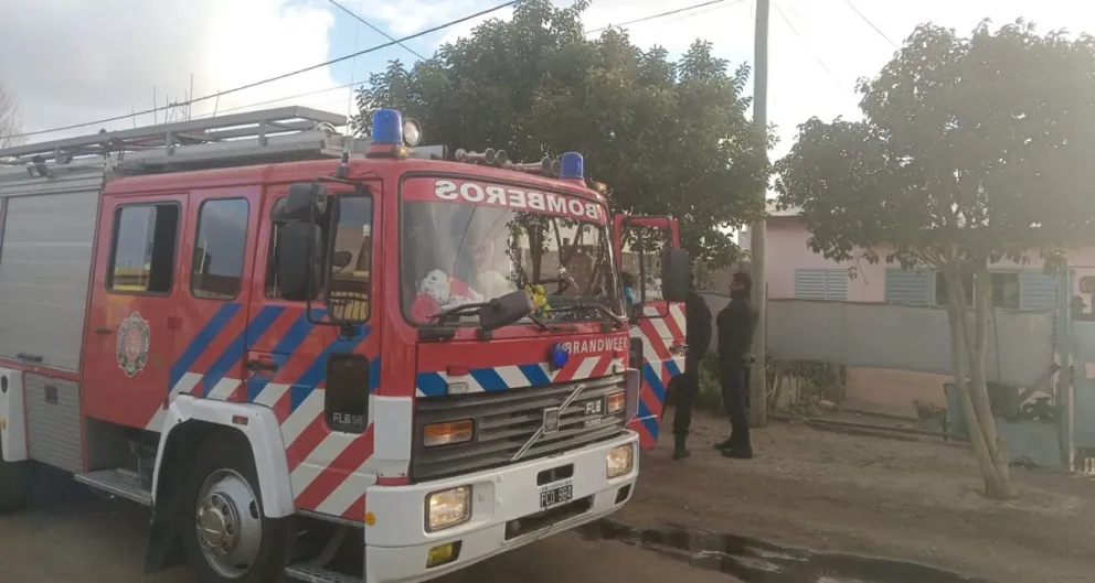 Ardió un monoambiente y un joven sufrió quemaduras en sus manos