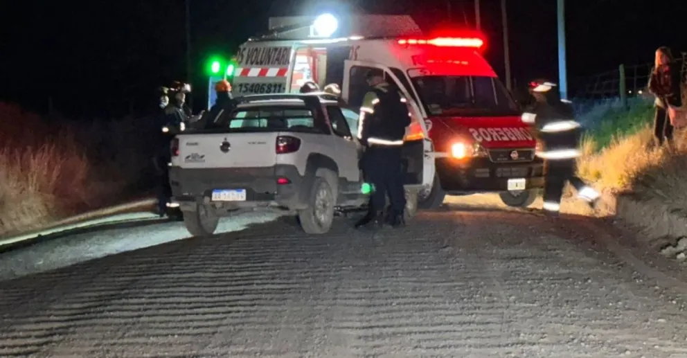 Chocó una conductora y terminó contra un poste de electricidad