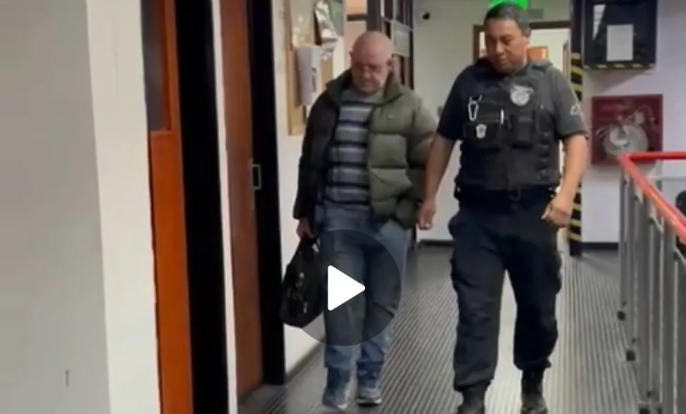 Sin las esposas puestas, así fue a la audiencia el ex comisario Luna, condenado por abuso sexual