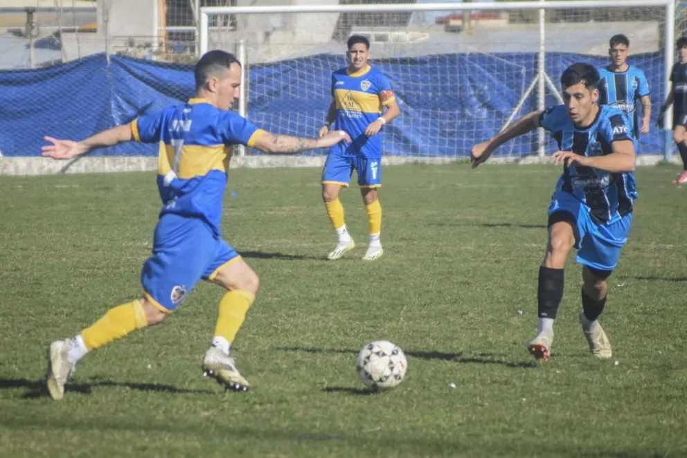 Peña aprovechó la fecha libre de Villalonga y trepó a la cima del Torneo Oficial