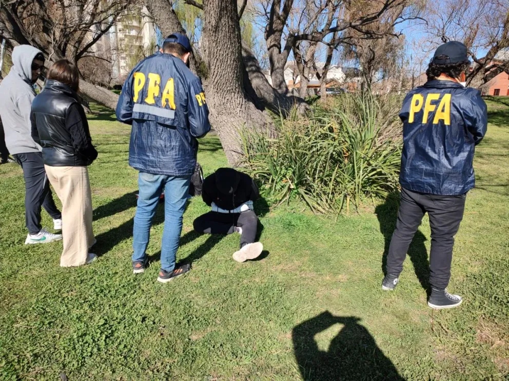 Encontraron  a un sujeto con una buena cantidad de marihuana