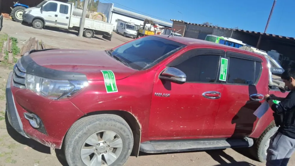 Lo descubrieron en un control policial, frenó, giró en U e intentó escapar 