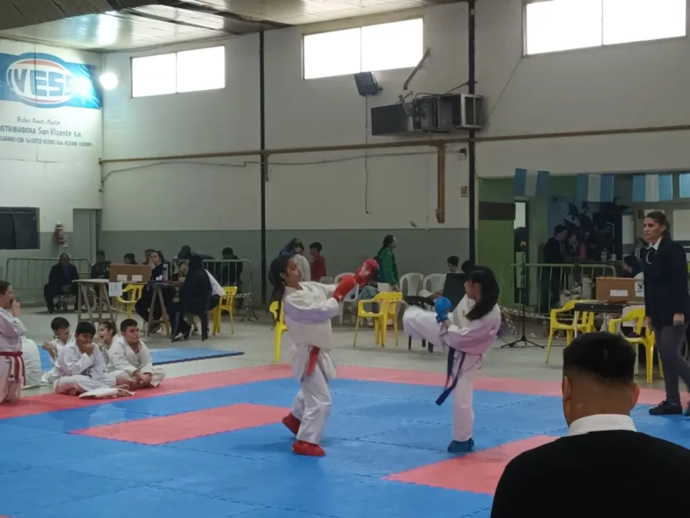 Exitoso provincial de karate con más de 150 deportistas que se reunieron en el Cóndor