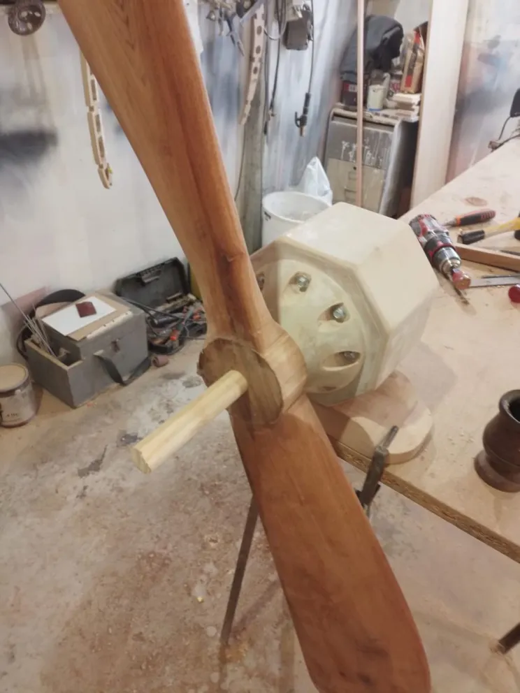 Scarfó empezó a darle forma a la réplica del Blériot XI 