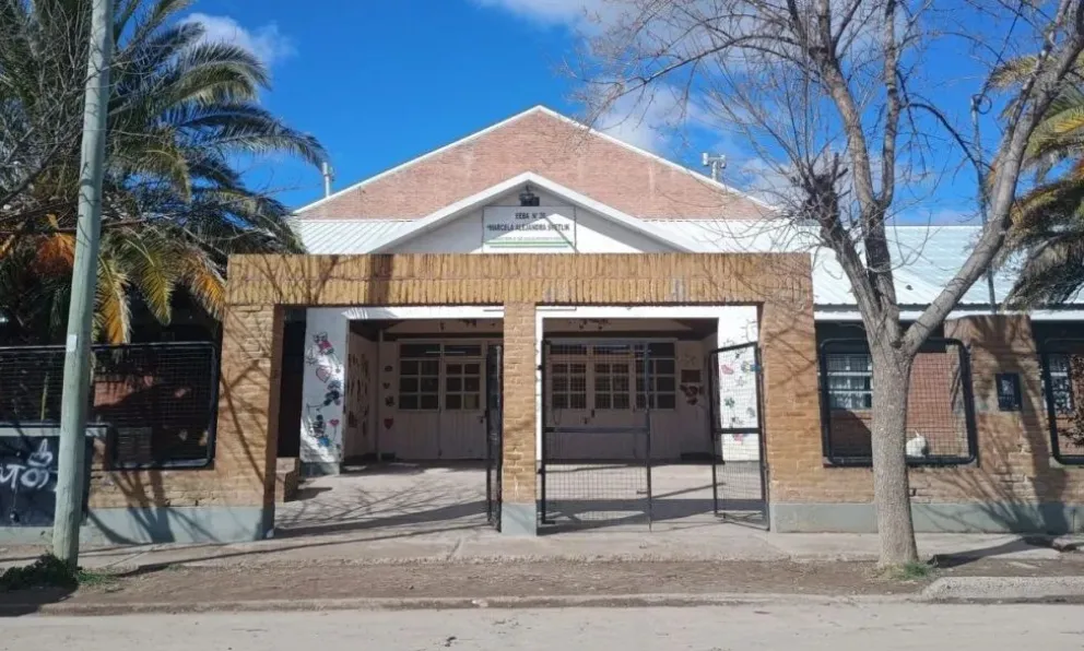 Caso de violencia dentro de la Escuela 352: los padres se reunieron con la supervisora y les pidió tiempo