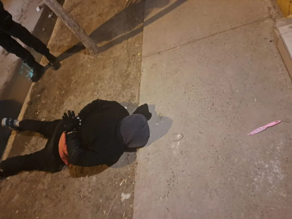 Llevaban una moto robada a tiro, los corrió la policía y uno quedó detenido