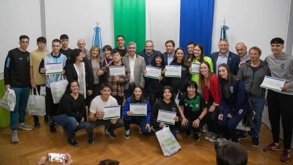El Gobierno Provincial acompaña a los deportistas rionegrinos con becas