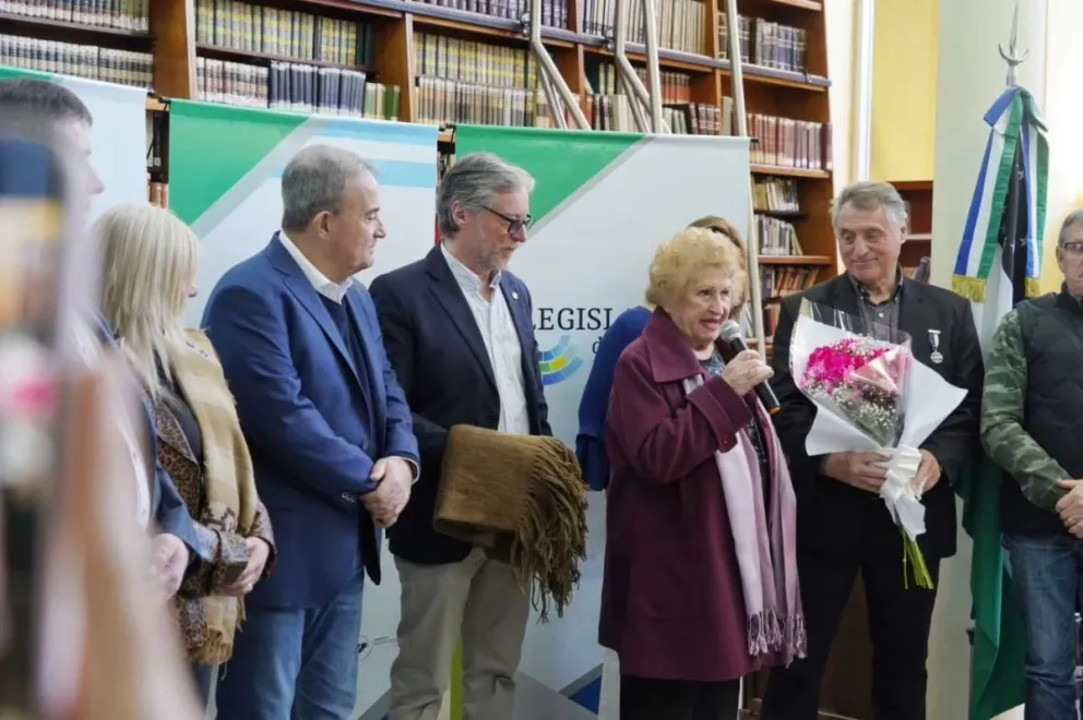 Quedó inaugurada en la Legislatura una inédita muestra: “Madres de Malvinas"