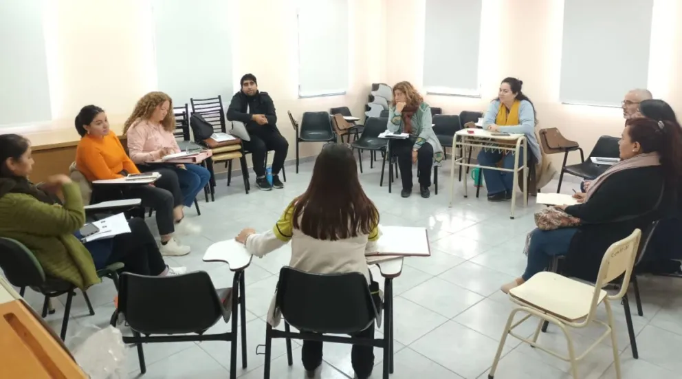 La reunión contó con la participación de responsables de varios departamentos.
