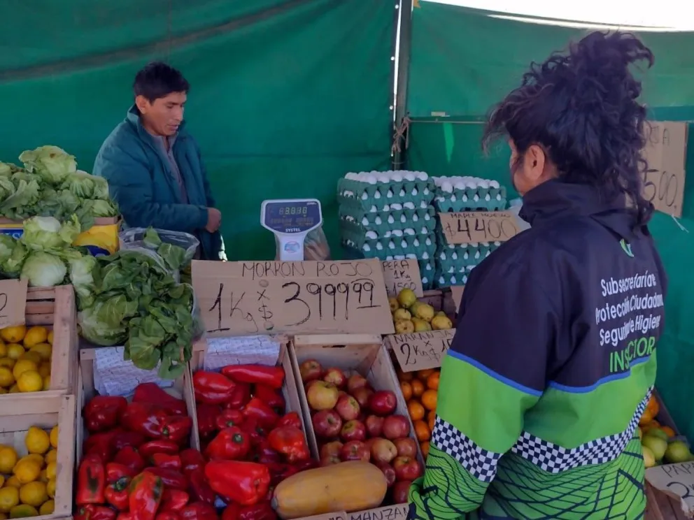 Probaron con un envase de miel y la mayoría tenía bien precisado el aparato para pesar la mercadería.