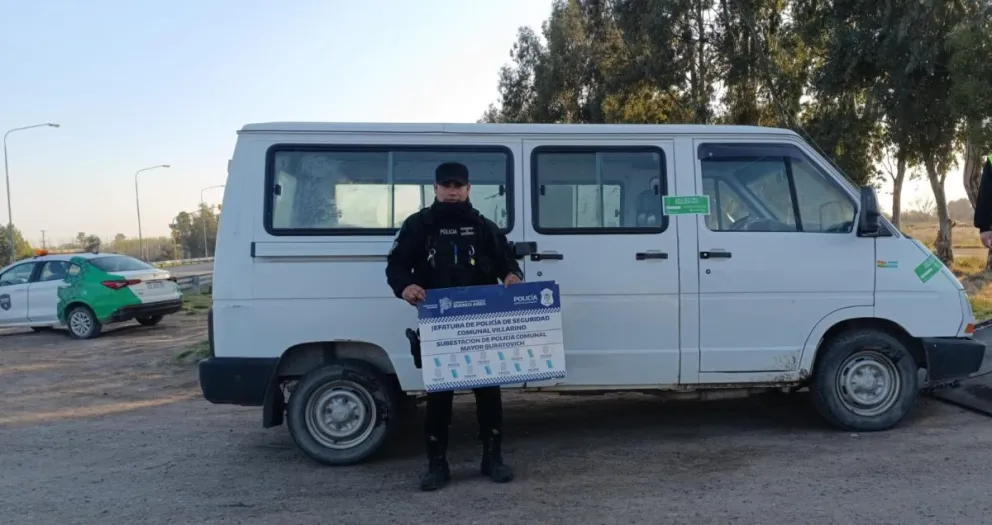 Retuvieron licencia de conducir al chofer de la combi.