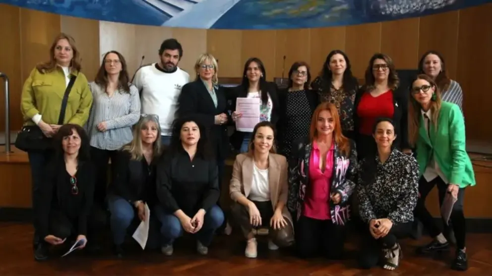 El informe pone de manifiesto las crecientes agresiones digitales a mujeres periodistas.