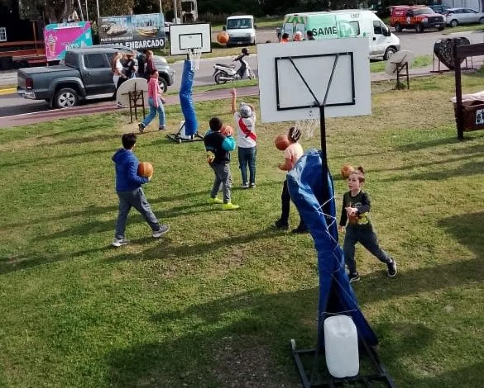 Los chicos pasaron una tarde inolvidable, frente al mar y con múltiples actividades. 