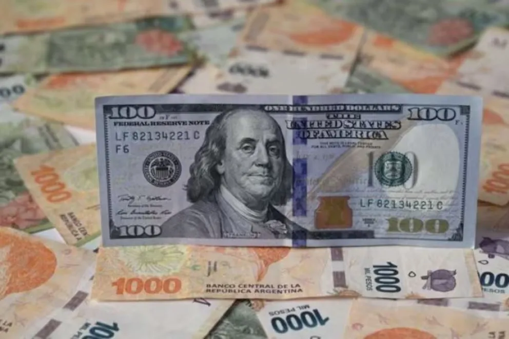 El dólar sigue controlando el destino del país. 