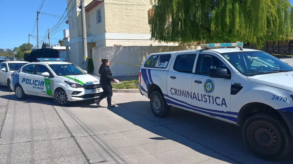 Los vecinos, consternados por lo ocurrido y por el operativo desplegado.