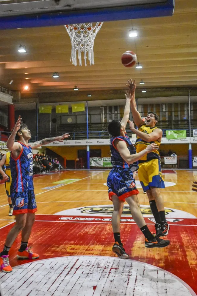Deportivo Viedma venció a Atenas en la fecha 5.