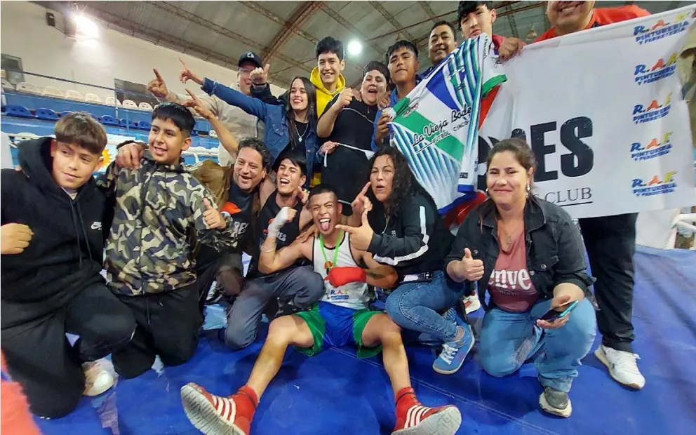 "Turrako" Pérez se quedó con la pelea de fondo del evento. 