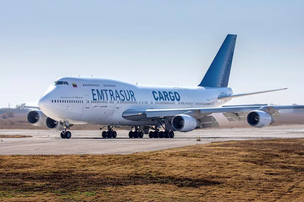 El avión operado por la línea de carga estatal venezolana Emtrasur después de aterrizar en Córdoba, Argentina, el 6 de junio de 2022.