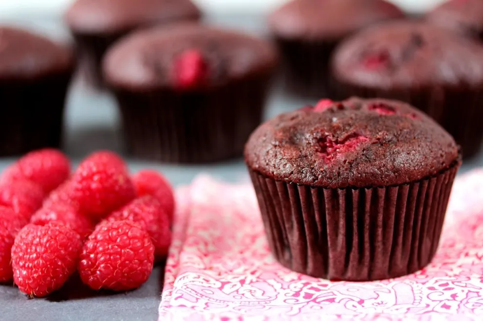 Muffins de chocolate y frambuesa.