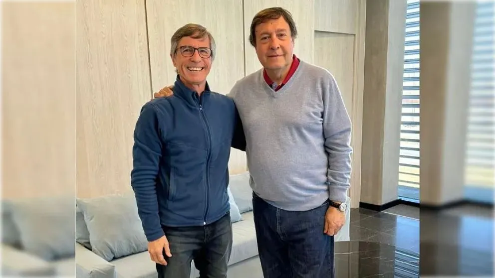 Fabián Gatti junto a Alberto Weretilneck.