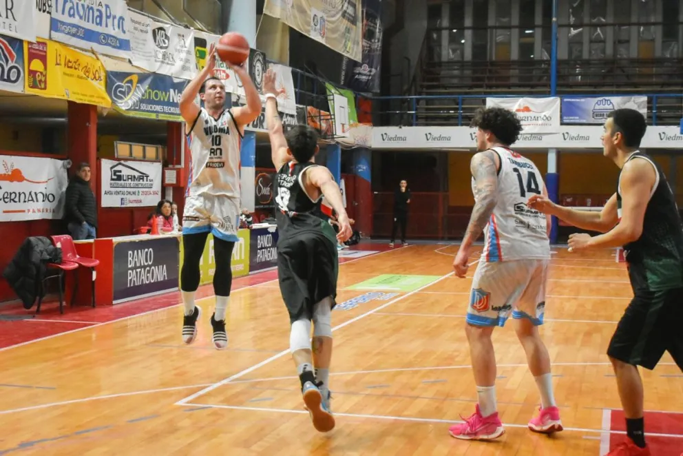 Deportivo Viedma sumó su tercer triunfo al hilo. // Fotos Vanesa Schwemmler para NoticiasNet