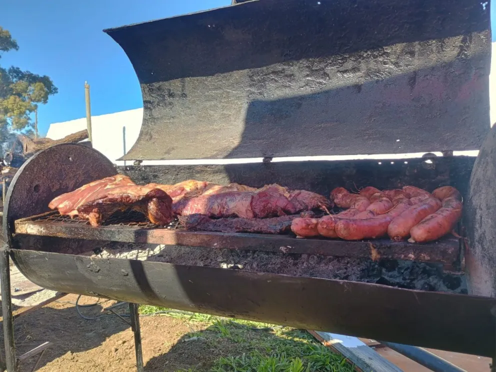 Los puestos gastronómicos son parte de la atracción de la fiesta (Foto: Vanesa Schwemmler)